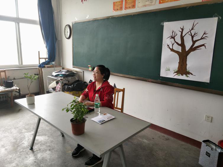 陆颖老师认真解答同学们的疑惑