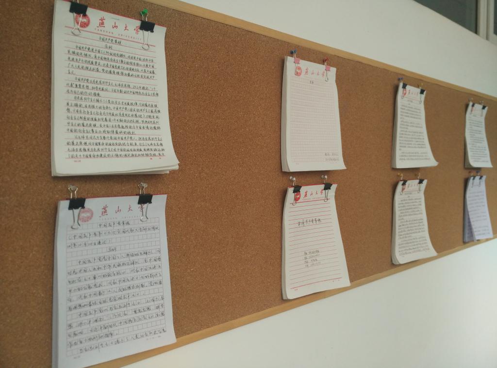 手抄党章在亚博体育
进行展览